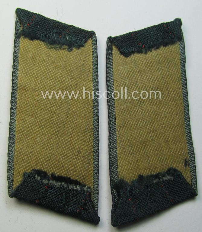 Fully matching pair of pre- (ie. early-war-) period WH (Heeres) 'M36' (ie. 'M40'-) type collar-patches (ie. 'Einheitskragenspiegel') as piped in bright-red-coloured branchcolour as intended for usage by a: 'Soldat der (Sturm-)Artillerie-Truppe...