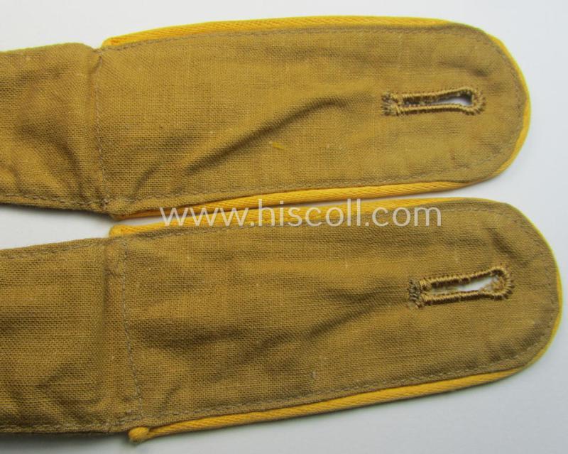 Pair of EM-type, WH (LW) 'tropical-issue'-pattern shoulderstraps: 'Soldat der Flg.- o. FJ-Trpn.'