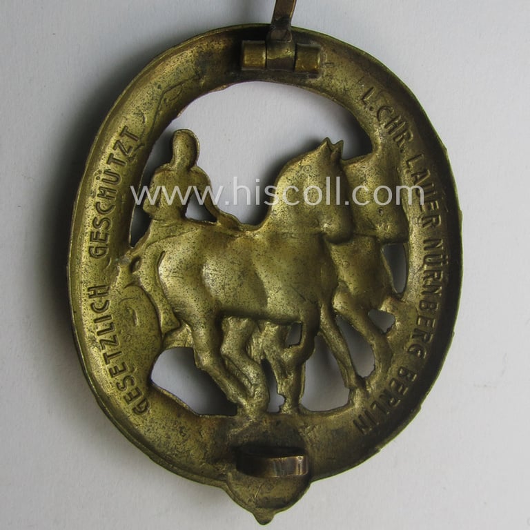 Attractive, 'Deutsches Fahrer-Abzeichen' (ie. 'in Bronze') and accompanying miniature being both maker- (ie. 'L.Chr. Lauer'-) marked examples that came stored in their period box (ie. etui) as issued