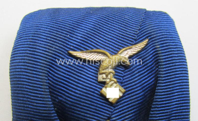 Bright silver-toned WH (Luftwaffe) so-called: 'Einzelspange' showing a: 'WH-Dienstauszeichnung 4. Stufe' (as was intended for 4 years of loyal-service) and that shows a detailed, Luftwaffe-type-eagle-device, period-attached