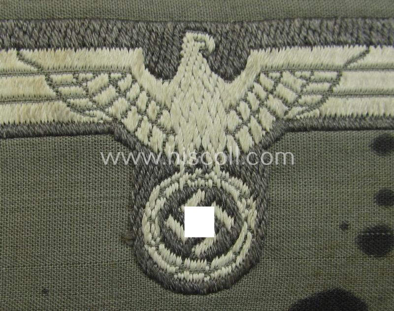 Attractive, WH (Heeres) - very early- ie. pre-war-period! - white-coloured side-cap-eagle (ie. 'Schiffchenadler für Mannschaften u. Uffz.') as was executed in the neat 'BeVo'-weave pattern on a greyish- ie. bluish-green-coloured background