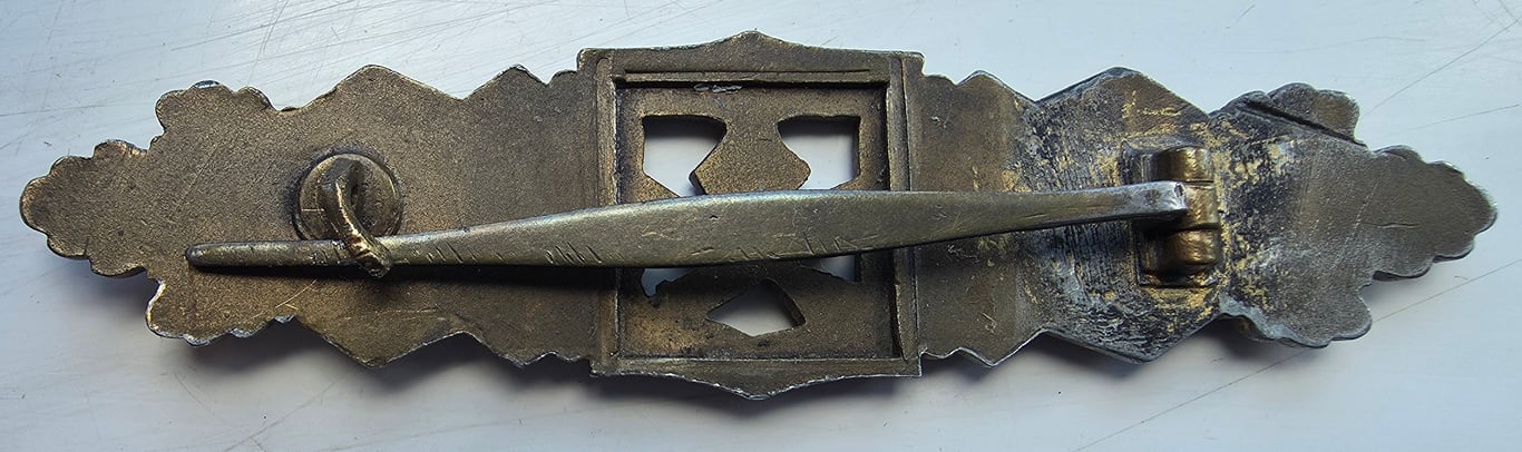 Reproduction Nahkampfspange (Close Combat Clasp) in bronze