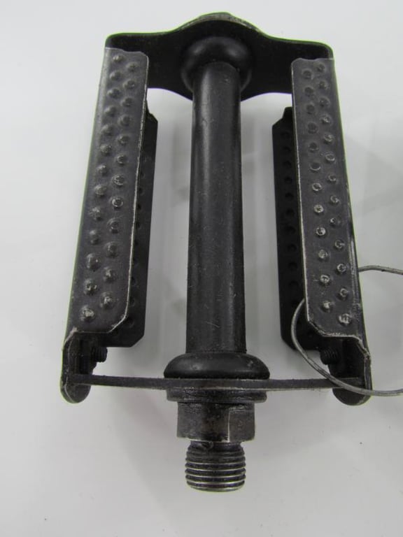 German 'Truppenfahrrad' bicycle Pedals