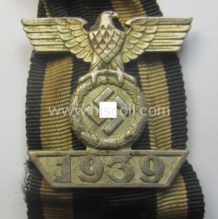 Moderately used- and/or worn example of a: 'Wiederholungsspange zum EK II. Kl.' as was (I deem) produced by the: 'Wilh. Deumer'-company