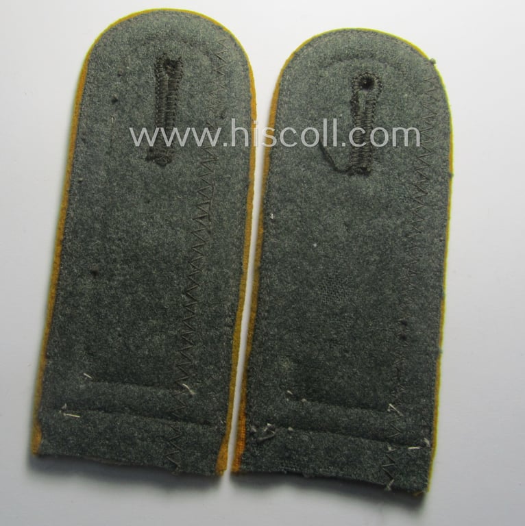 Pair of early-period- (ie. post-'Reichswehr'), WH (Heeres) 'cyphered' NCO-type shoulderstraps as was specifically intended for an: 'Unteroffizier u. Mitglied einer Kavallerie-Schule'