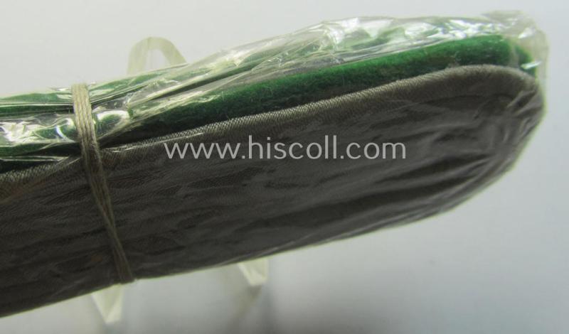 Pair of WH (Heeres), officers'-type shoulderboards: 'Leutnant der Jäger- o. Geb.Jäger-Truppen'