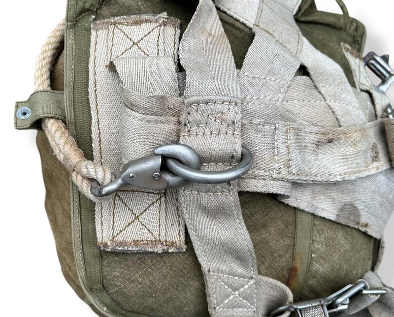 Fallschirmjäger RZ20 Harness and Bag -unpacked-