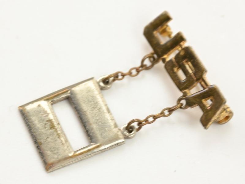 US WW2 Sweetheart Hanger 'Captain'