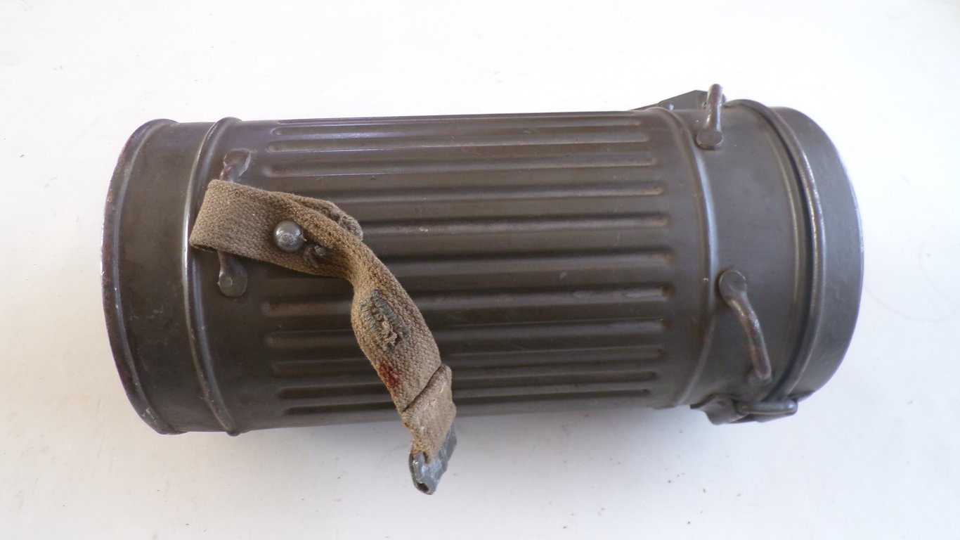 Wehrmacht M30 Gas Mask & Matching 1938 Canister