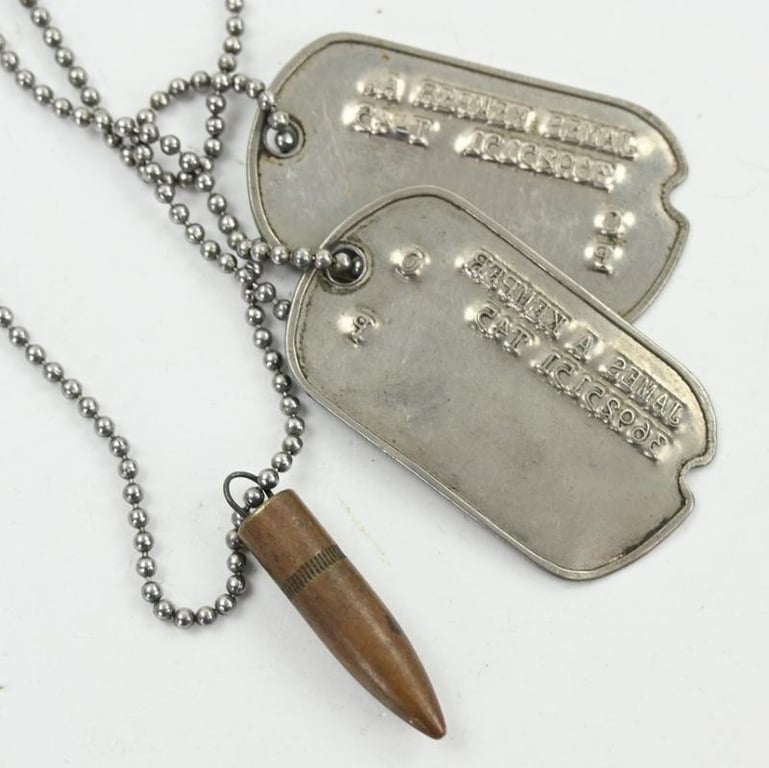 US WW2 Dog-Tag set with Chain and Bullit 'James A Kemper'