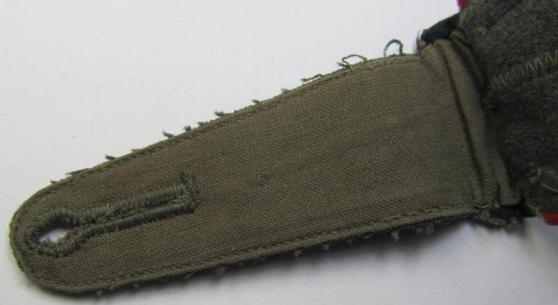 Attractive - albeit regrettably single! - pre- (ie. early-war-) period- (ie. 'M36'-/'M40-type') WH (Heeres) NCO-type shoulderstrap as was intended for usage by an: 'Unteroffizier eines (Sturm)Artillerie-Abteilungs o. Regiment'