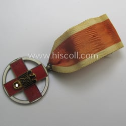 'DRK-Ehrenzeichen des 3. Modell' that comes mounted onto...