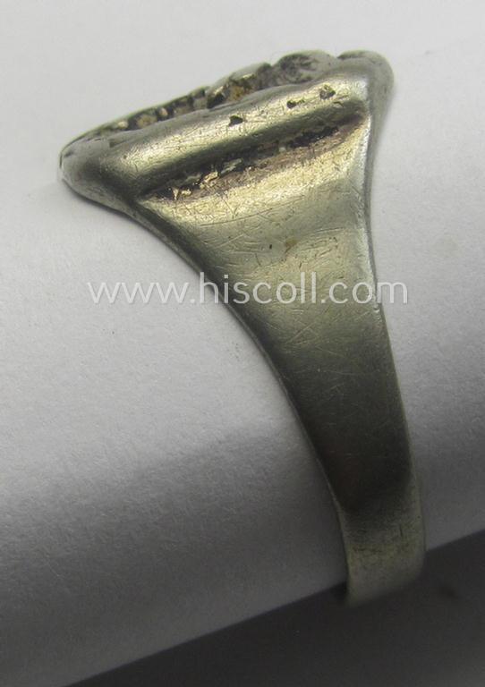 Attractive, WH (Luftwaffe) related (I deem) genuine silver-metal-based so-called: 'souvenir'-ring depicting a (down-tailed!): 'Reichsadler'-device