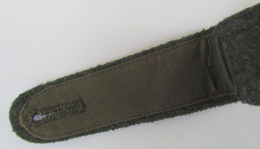 Neat - and actually scarcely encountered, albeit regrettably single! - IMO fairly early- (ie. mid-war-) period-, WH (Heeres) NCO-type shoulderstrap, as was intended for - and/or used by! - an: 'Unteroffizier der Panzer-Grenadier-Truppen'
