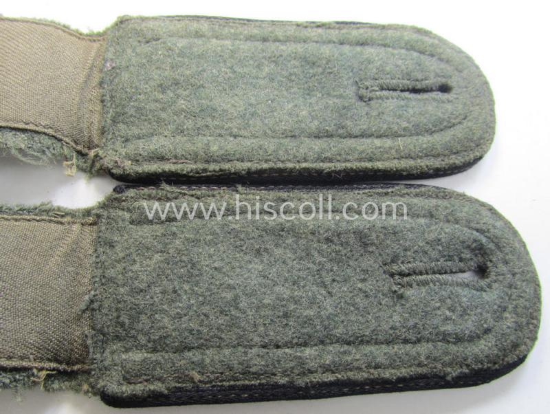 Neat - and fully matching! - pair of early- (ie. mid-) war-period so-called: 'M40 o. M43'-pattern, WH (Heeres) NCO-type shoulderstraps as piped in the black- (ie. 'schwarzer'-) coloured branchcolour as intended for an: 'Uffz. der Pionier-Truppen...