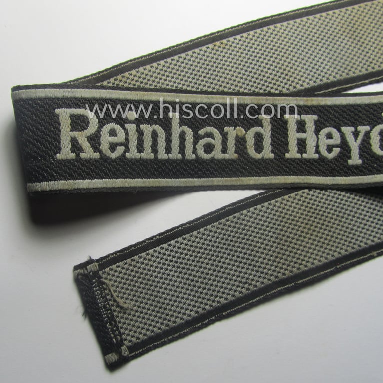 Waffen-SS, 1943-pattern cuff-title (ie. 'Ärmelstreifen') depicting the machine-woven Latin script text in silver-grey linnen as was intended for a member of the: 'SS-Geb.Jäg.-Rgts. 6. (u.11.)': "Reinhard Heydrich"