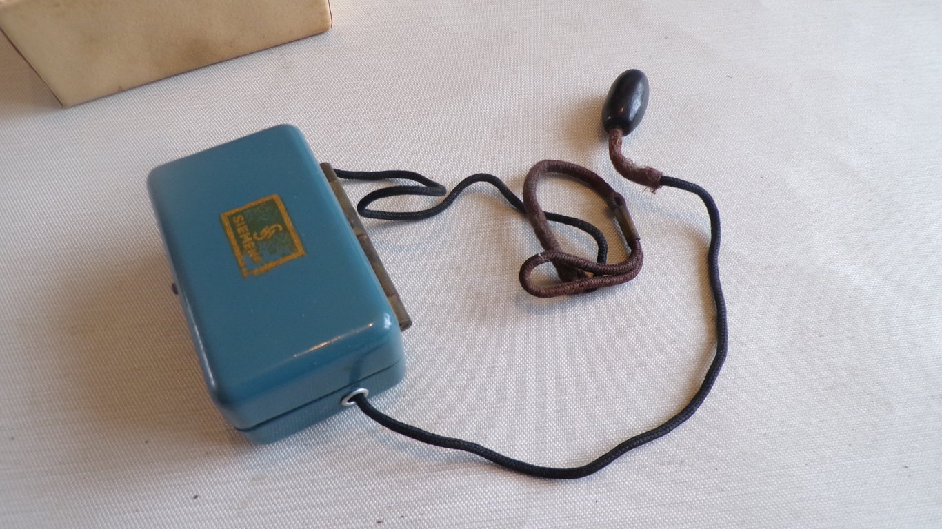 Mint Cased Period Siemens Razor Blade Sharpener