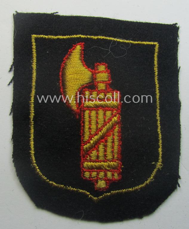 Italian, Waffen-SS 'volunteer' arm-shield as was specifically intended for usage by soldiers of the: '29. Waffen-Grenadier-Div. der SS' ('Italienische Nr. 1' or: 'Legione SS Italiana') that comes in a 'virtually mint- ie. unissued', conditi...