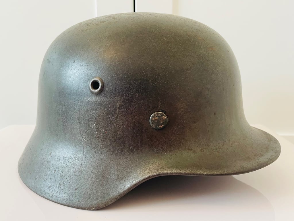 TOTALLY ORIGINAL RARE GERMAN WWII ARMY M40 DD COMBAT HELMET