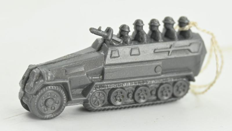 German WHW Plastic Figure 'SDKFZ 251'