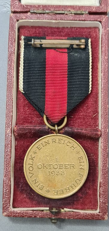 Boxed Czech Occupation Medal with Prague Bar
