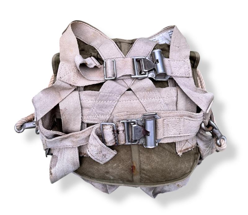 Fallschirmjäger RZ20 Harness and Bag -unpacked-