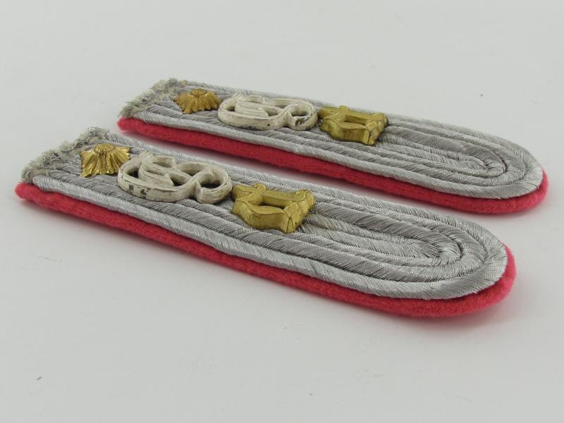 Wehrmacht (Heer) ‘Grossdeutschland’ Panzer Oberleutnant Shoulder Boards