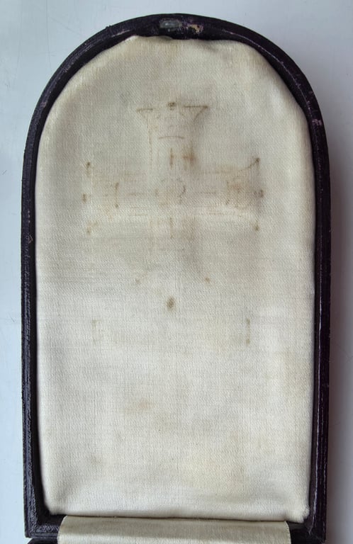 WW1/WW2 Military Cross medal case