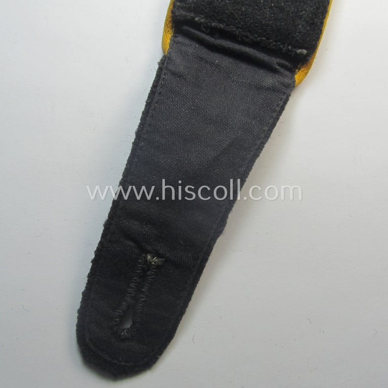 Single, WH (Heeres) early- (ie. pre-) war period, EM-type shoulderstrap (as was specifically intended to be used on the black-coloured, 'wrap-around'-styled 'Panzer'-tunics: 'Soldat der Panzer-Aufklärungs-Trpn.'