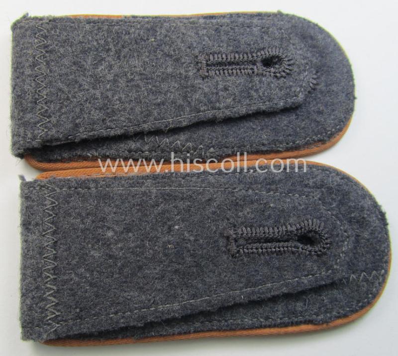 Attractive - and fully matching! - pair of WH (Luftwaffe) EM-type shoulderstraps as piped in the light- ie. rust-brown- (ie. 'hell- o. kupferbrauner'-) coloured branchcolour as was intended for a: 'Soldat der LW-Nachrichten-Truppen'