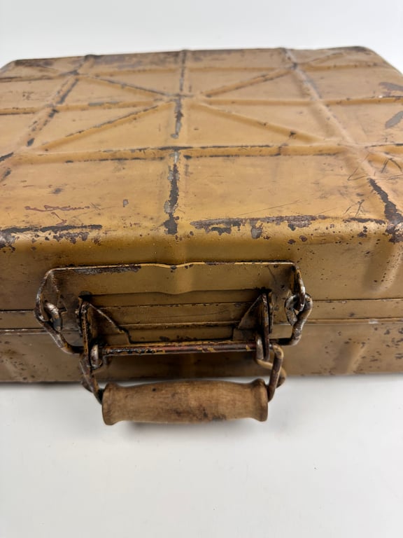 WW2 German Stick Grenade Box Tan ( fur Tropen)