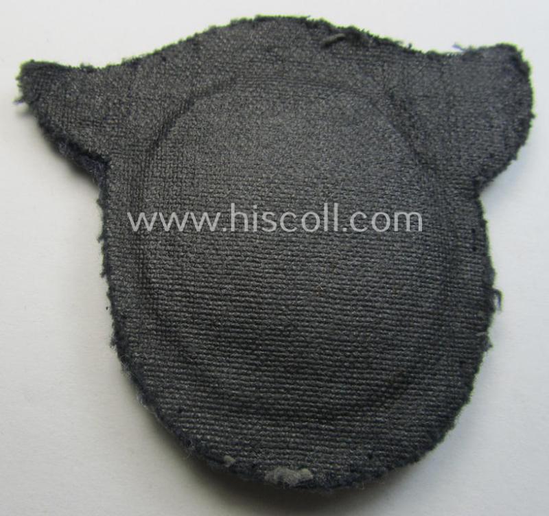 WH (Luftwaffe) 'Flugzeugführerabzeichen in Stoff' or: pilots'-badge) that is nicely machine-embroidered and being of the so-called: 'padded version'