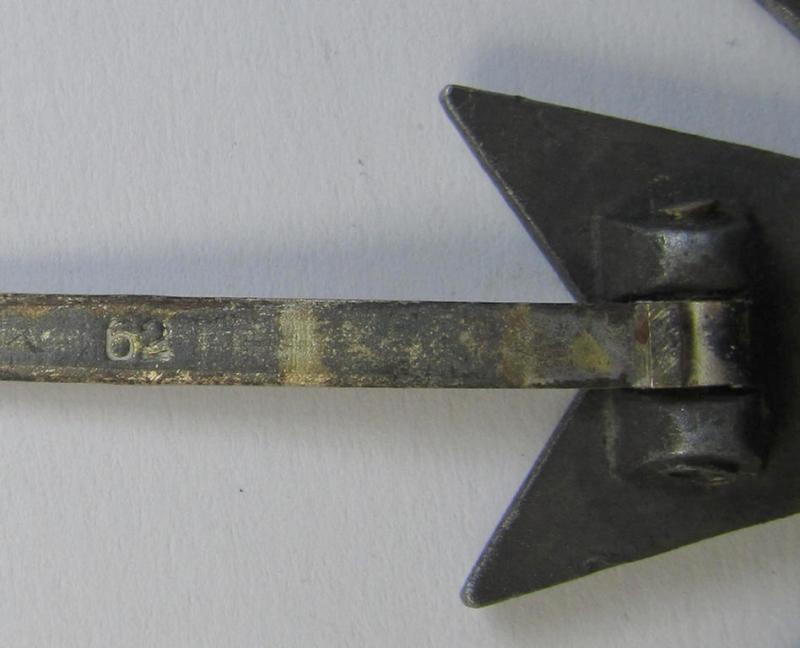 'Kriegsverdienstkreuz 1. Klasse mit Schwerter' (being a maker- ie. '62'- (ie. by: 'Kerbach & Oesterhelt'-) marked specimen that is executed in silverish-grey-coloured and/or (typical) zinc-based metal (ie. 'Feinzink')
