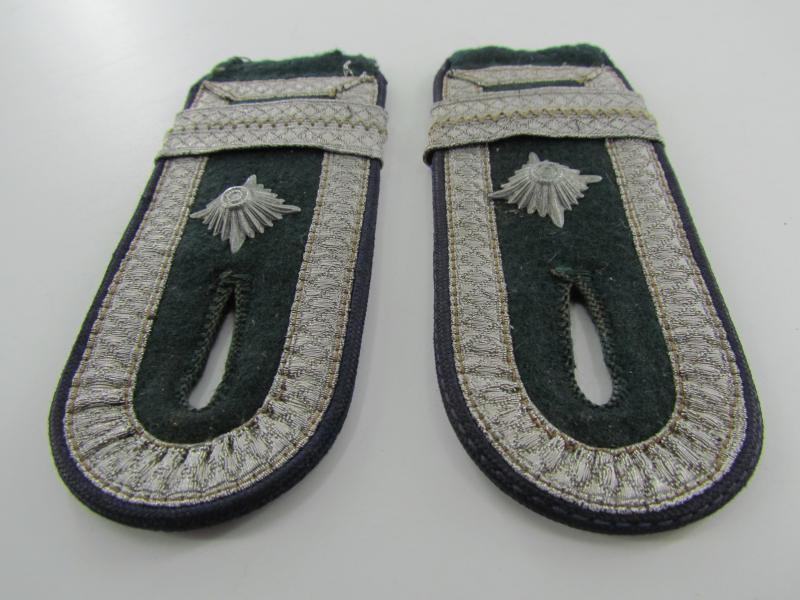 Wehrmacht (Heer) Medical Feldwebel shoulder boards