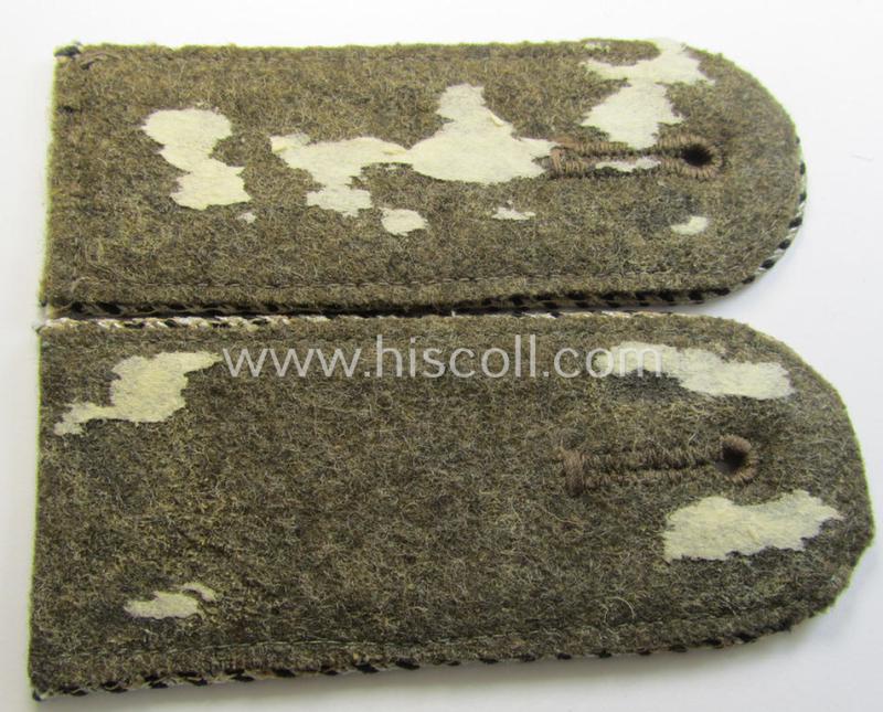 Attractive - and/or fully matching! - pair of RAD (ie. 'Reichsarbeitsdienst') EM-type shoulderstraps (being of the second pattern as was used in the period between 1936-41) as was specifically intended for usage by a: 'RAD-Vormann'