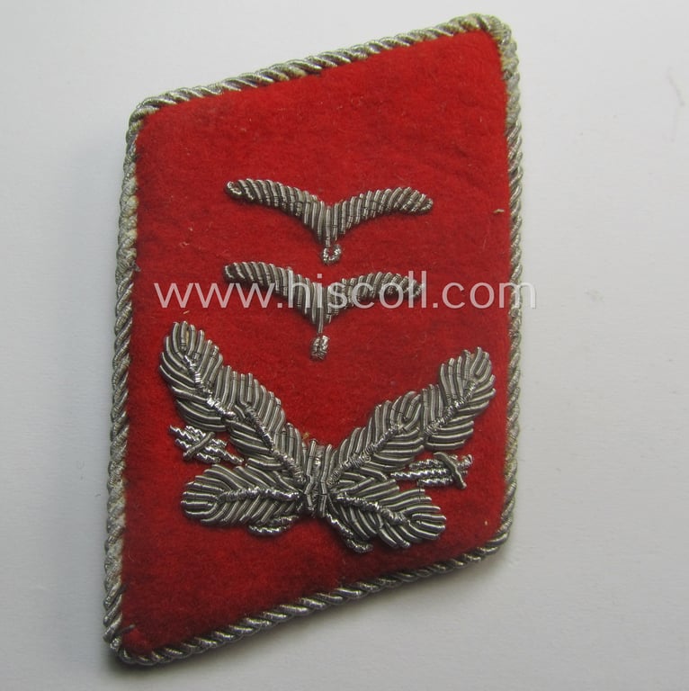 Pair of neatly hand-embroidered, WH (Luftwaffe) officers'-type collar-patches: 'Oberleutnant der Flak-Artillerie-Trpn.'