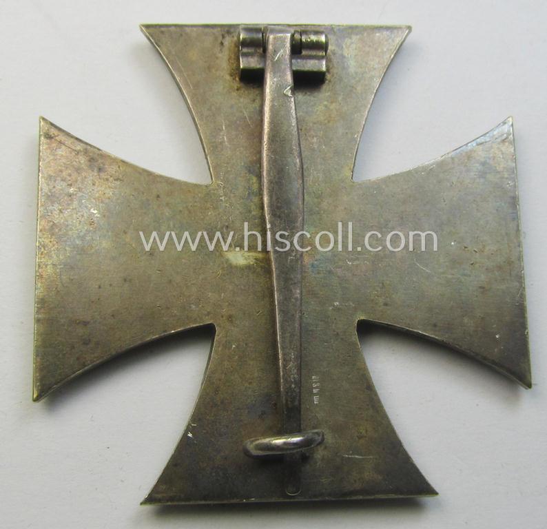 'Eisernes Kreuz 1. Klasse' (ie. Iron Cross 1st class) being an (I deem) early-war-period-produced (albeit non-maker-marked) example by 'K&Q' that comes complete in its specific etui