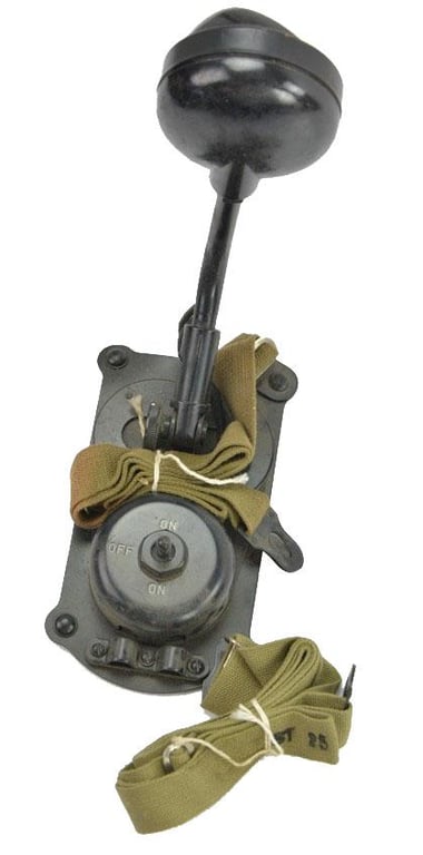US WW2 Signal Corps Chest Microphone TD-1