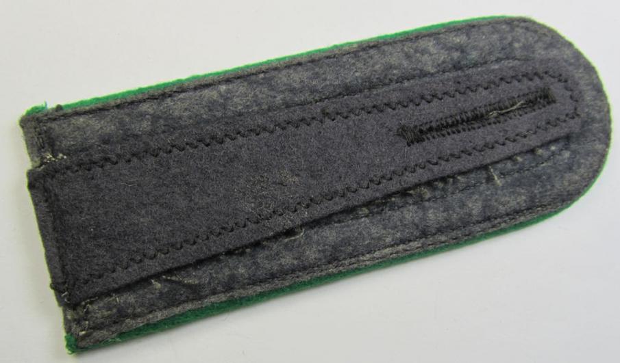 Single - but nevertheless scarcely seen! - WH (Luftwaffe) NCO-type shoulderstrap, as was intended for an: 'Unteroffizier' (or: junior NCO) who served within one the later-war-period LW 'Felddivisionen'