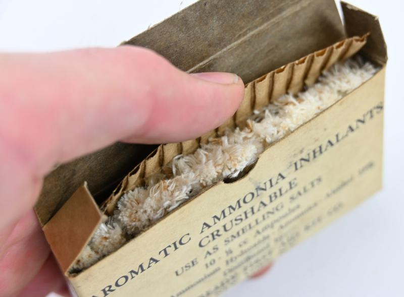 US WW2 Ammonia Inhalants package