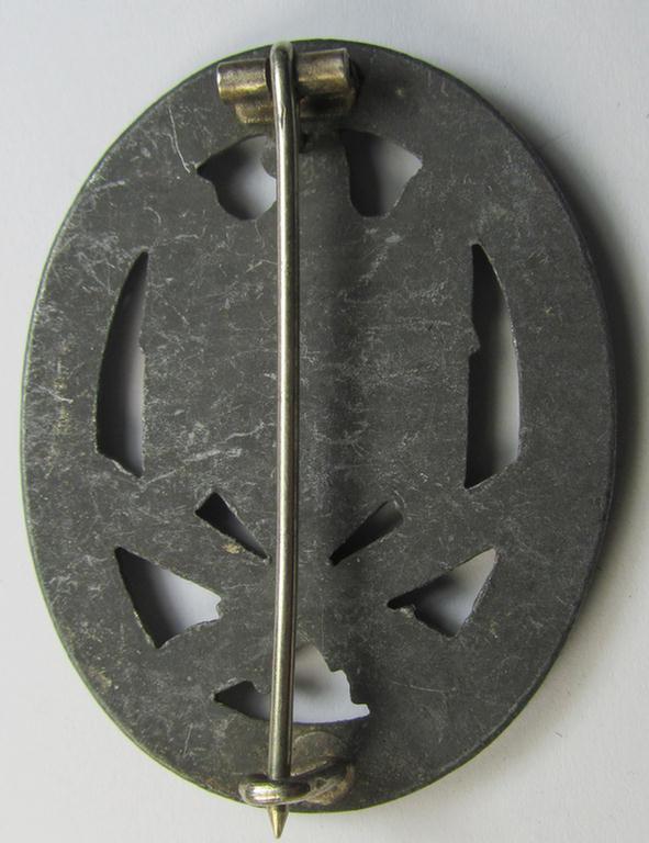 Attractive, 'Allgemeines Sturmabzeichen' (or General Assault Badge ie. GAB), being an unmarked, zinc- (ie. 'Feinzink'-) based so-called: 'flat-back'-pattern by a (by me) unidentified maker