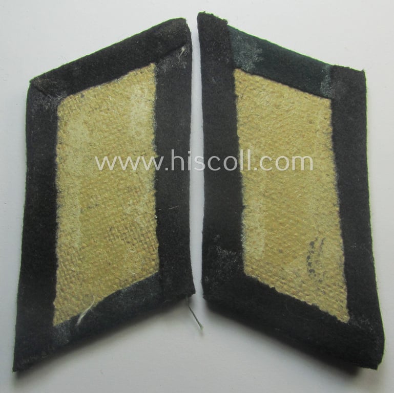 Fully matching - and clearly worn! - pair of WH (Heeres) collar-tabs (ie. 'Kragenspiegel für Offiziere') as piped in the desirable green- (ie. 'grüner'-) coloured branchcolour as was intended for an: 'Offizier eines Jäger- o. Gebirgsjäger-Rgts.'