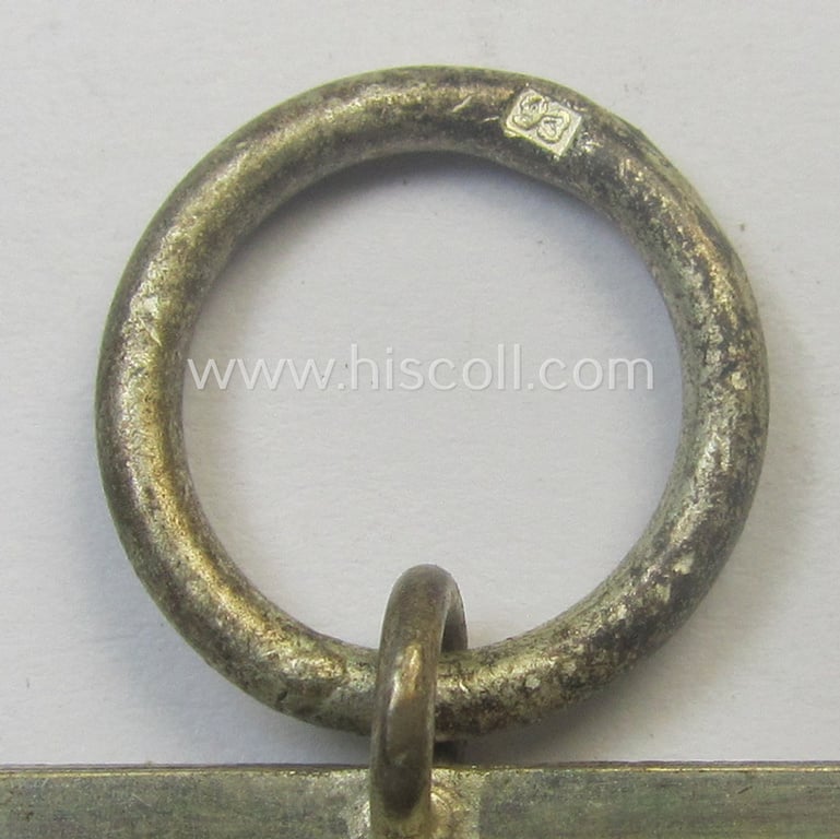 'EK II. Klasse' being a maker- (ie. '93'-) marked example that comes together with its original- and never-mounted ribbon (ie. 'Bandabschnitt') as was produced by the maker (ie. 'Hersteller'): 'Richard Simm & Söhne'