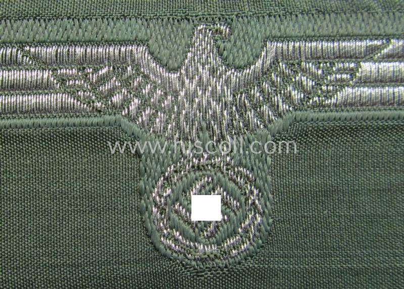 Superb - and not that easily encountered! - WH (Heeres) 'flatwire'-woven, officers'-type overseas cap-eagle (ie. 'Offiziersadler für Schiffchen') as was also intended for usage on the: 'Knautschmützen o. Alter-Art-Schirmmützen' ie. visor-caps