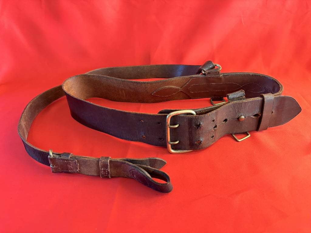 BRITISH WWII WILTSHIRE REGIMENT OFFICERS VISOR CAP, BELT AND CROSS STRAPS. ADDITIONAL PHOTOS