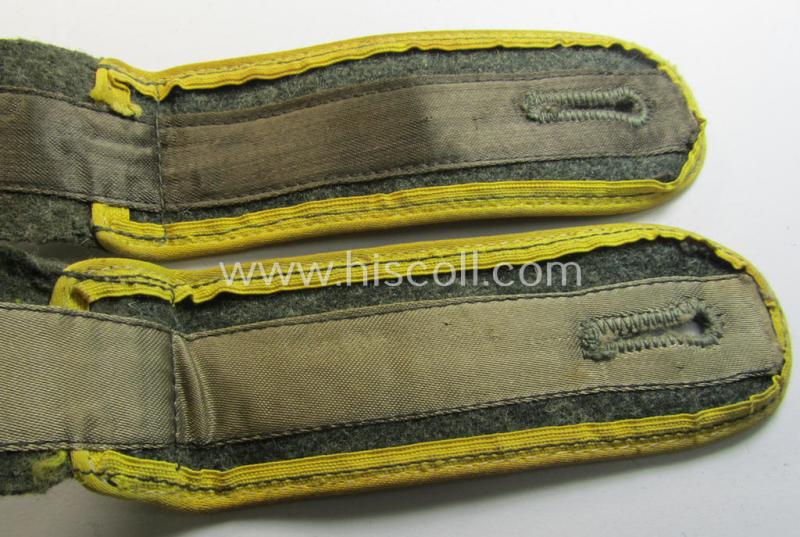 Pair of later-war-period, WH (Heeres) so-called: 'M44'-styled, 'simplified', enlisted-mens'-type shoulderstraps as was intended for a: 'Soldat der Nachrichten-Trpn.'