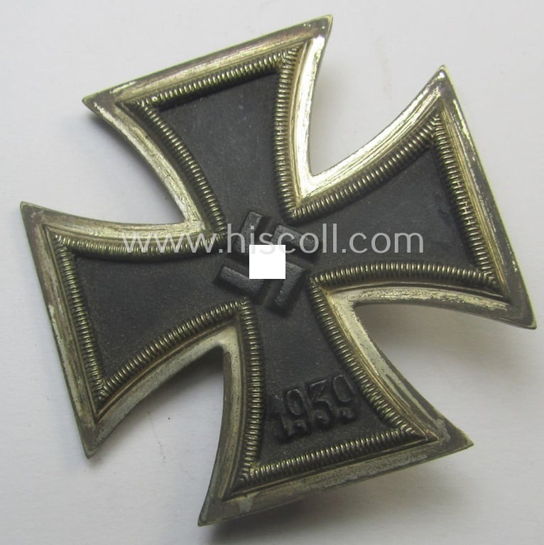 Superb, 'Eisernes Kreuz 1. Kl.' (or: Iron Cross 1st class) being a (typical) maker- (ie. 'L/57'-) marked example as was produced by the maker (ie. 'Hersteller'): 'Boerger & Co.' and that comes in its period etui as issued