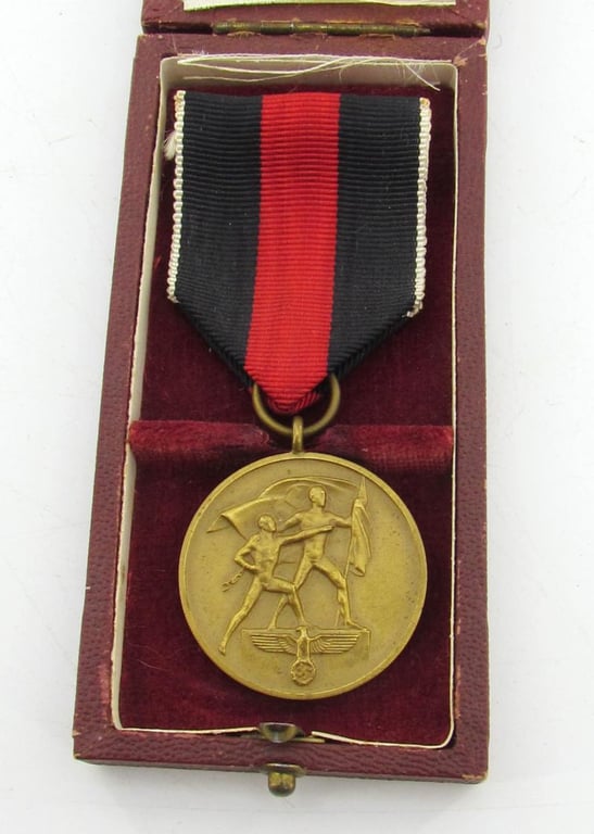 Sudetenland annexation medal  1938 ( Anschluss Medal ) with Case