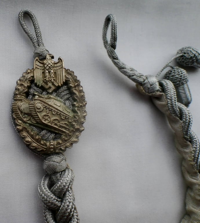 A Panzer marksmanship Lanyard Grade 11 (Schützenschnur für Panzertruppen)