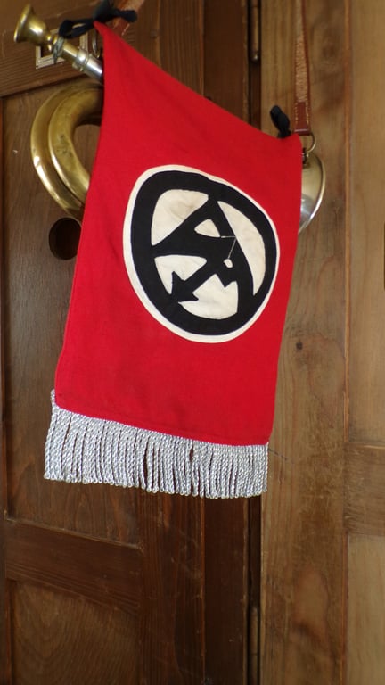 SA Signal Horn / Bugle with Multi-Layer Banner
